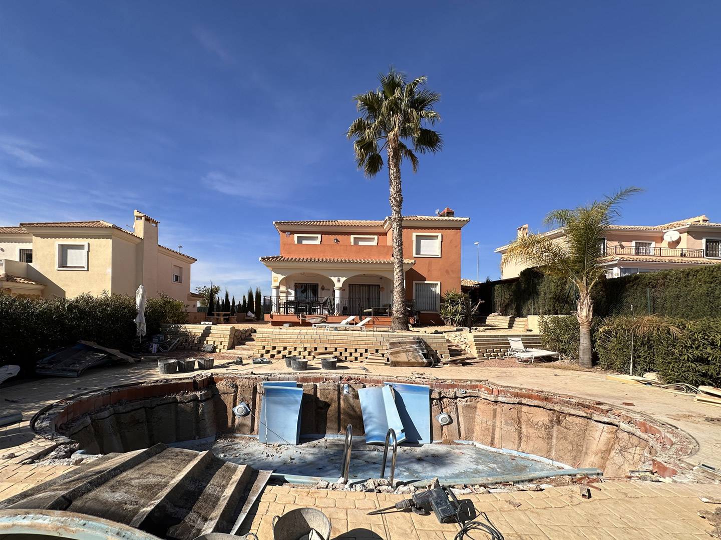 Bonalba Golf - Fibreglass pool converted into concrete pool